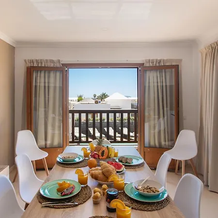 Villa Cavendish With Sea Views And Heatable Pool Close To Flamingo